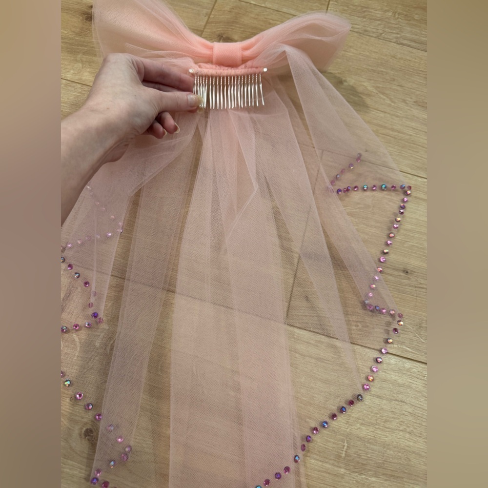 Peach Pink Bridal Veil with Bow and Rhinestones - Picture 6 of 6